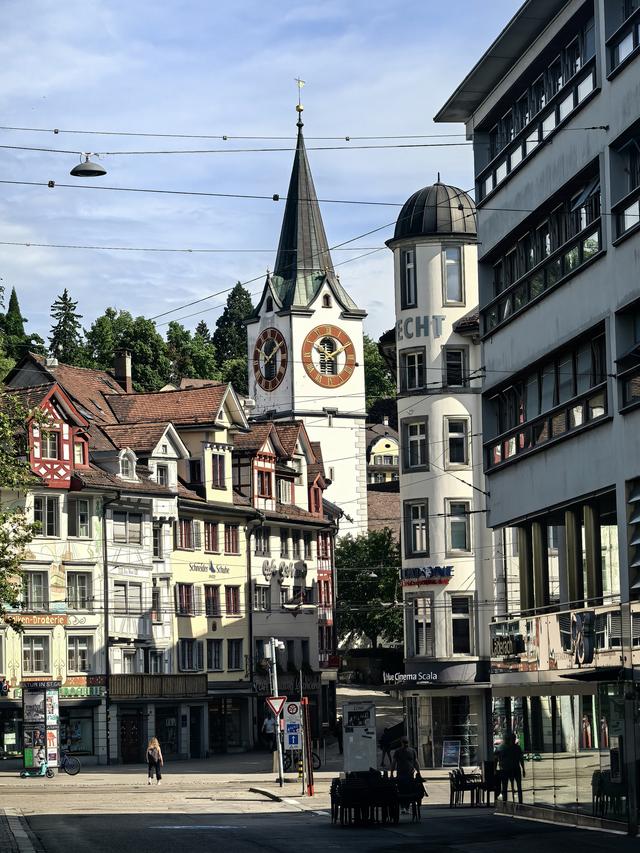 晚潮｜圣加仑的书卷与凸窗