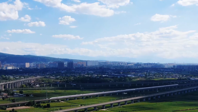 高铁、村庄、青山、绿野，临潼这幅田园画美到心醉→