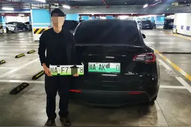 成都一辆“特斯拉”挂两个车牌上路，交警：罚！图片