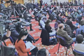 东湖书评：由独白到对话：新型主流媒体话语体系建构的新路径图片