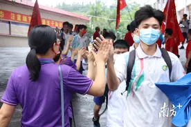 佛冈1971名学子冲刺高考图片