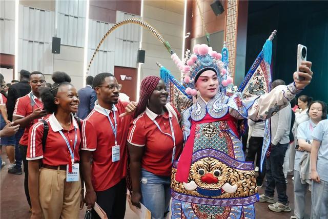 同心同向 逐梦未来——写在2025中非经贸和文化论坛开幕之际