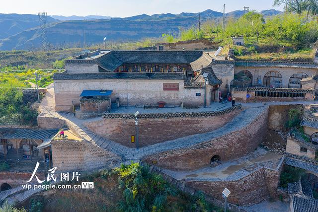 山西吕梁：窑洞院落景色美