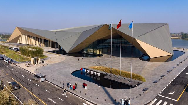 湿地保护与设计创新深度融合 蔡甸桐湖长出“大地美术馆”