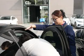 从工厂老板到天鹅代驾：何洁与“天鹅驾到”的互相成就之路图片