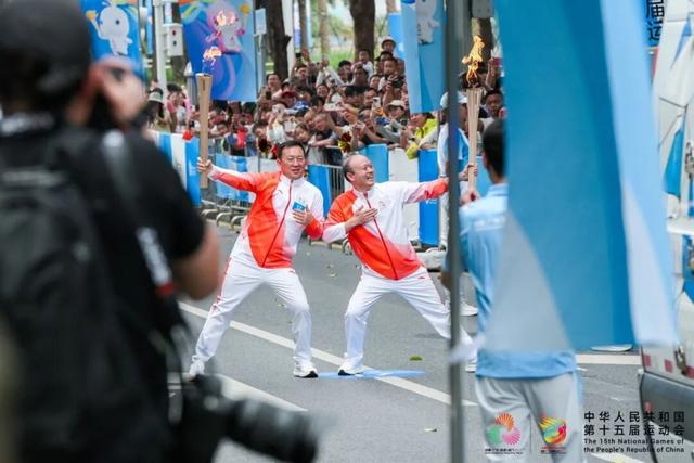 人人人！今天，这里挤满围观市民，现场令人振奋！网友：果然很深圳