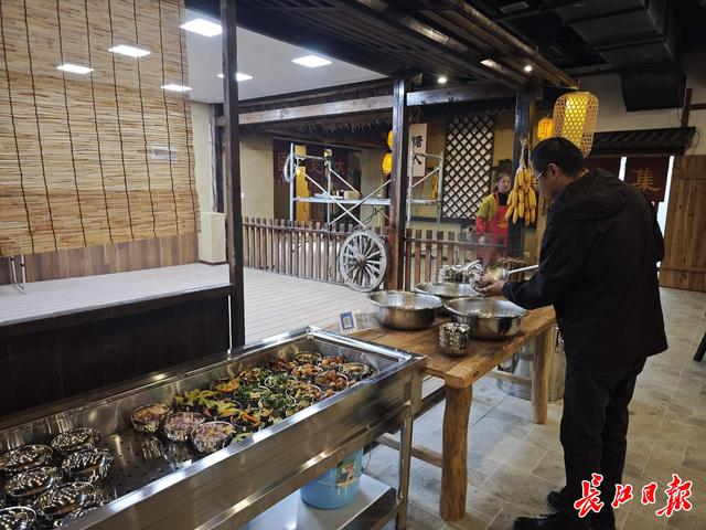 汉服店小二穿梭、古装互动演出，黄陂“甘露食集”打造沉浸式文旅场景