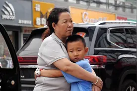 公益人讲述和“憋着不哭男孩”初识：他云淡风轻说自己的苦难，把我弄哭