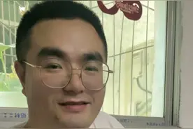 泸定地震“泄洪英雄”甘宇当父亲啦！网友纷纷送祝福图片