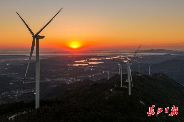 武汉版《千里江山图》朝气蓬勃，美不胜收