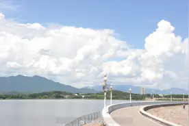 雨后怀柔水库上方出现超大“棉花糖”，它的名字是——图片