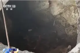 “开门地面就落下去了，腿都吓抖了”！这地一年发生30多处塌陷，有人家里现大坑！图片