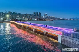 光影勾勒海岸线，点亮城市新夜色图片