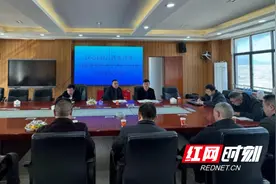 隆回县六都寨镇举行促进经济社会 高质量发展座谈会图片