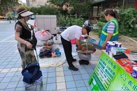 旧衣回收进社区  循环利用更环保图片