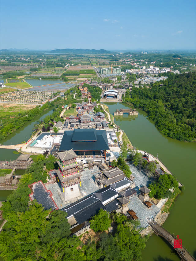 “多巴胺”旅游上新，跟着北北打卡“赤黄红”