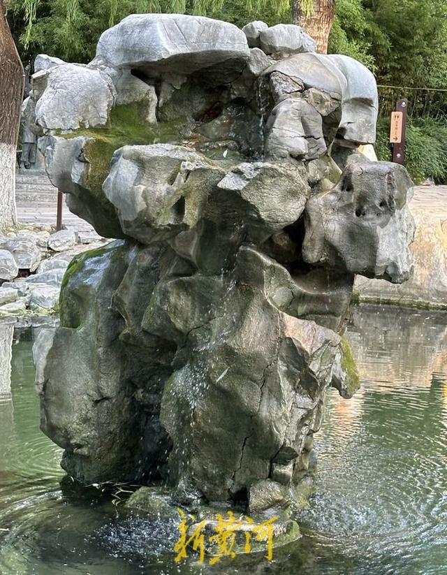 五龙潭“月牙飞瀑”胜景初现，比去年早约20天