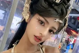 中国夫妻收养的巴基斯坦孤女长大了，已成小网红！图片