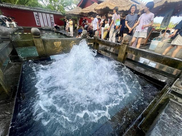 暑期末尾明水古城游人如织 再现文旅热潮