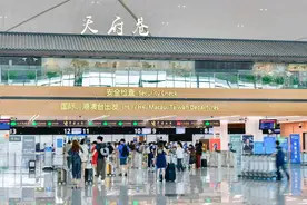 全国排名第三 成都国际航空枢纽暑运完成旅客吞吐量1676.5万人次图片