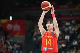 WNBA | 洛杉矶火花队主教练米勒：李月汝是训练营最大的惊喜图片