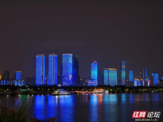 湘江之夜：高楼作幕，晚风捎来烟火与温柔