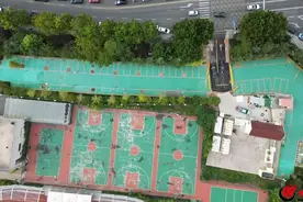 “抠”出近300个停车位 ！青岛西海岸新区5处临时停车场启用 灵活高效缓解停车压力图片