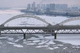 松花江干流哈尔滨段封江图片