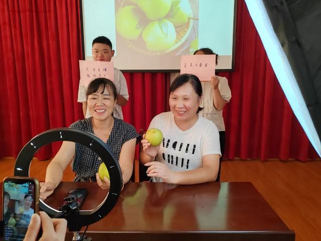 【早安，黄山】黄山市文化和旅游深度融合发展座谈会·新安茶会召开 ‖ 2025黄山马拉松赛事将于11月30日举行