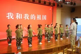 列队展示、学军姿、吹小号，男幼师的课堂充满阳刚之气图片