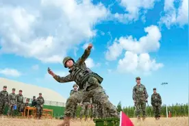 速度与激情！武警军营运动会现场超燃图片