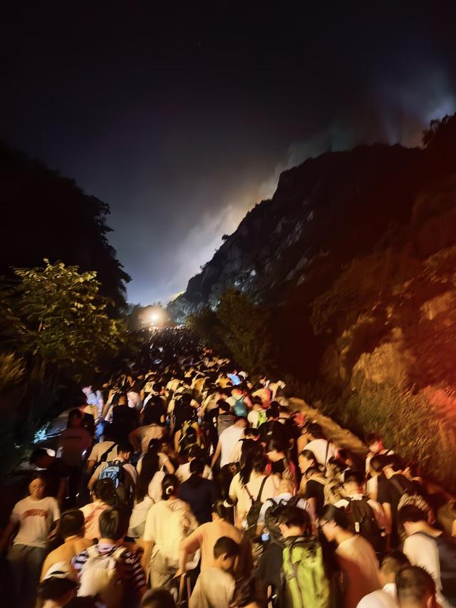 潮声丨月亮走我也走，夜爬中的别样风景