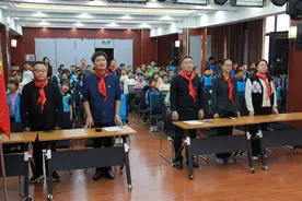 红领巾爱祖国!郑州市扶轮外国语学校举行新队员入队仪式图片