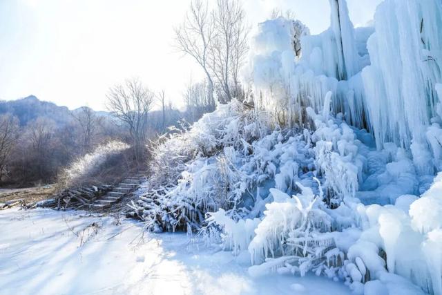 绝美！北京“蓝调”冰瀑奇观，惊艳亮相 | 周末京郊微度假