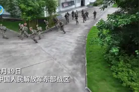 现场直击！东部战区位台岛周边组织海空联合战备警巡和联合演训图片