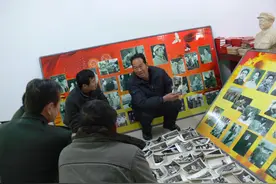 退役老兵50余载痴心红色收藏图片