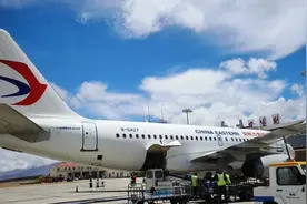 坐着飞机看珠峰，东航“上海—日喀则”直飞航线首航图片