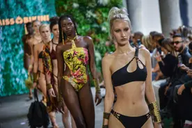 （外代二线）米兰时装周——Miss Bikini品牌时装秀图片