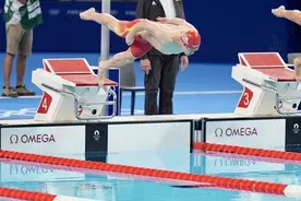 潘展乐奥运百米自由泳夺冠并破世界纪录，成为该项目中国历史第一金图片