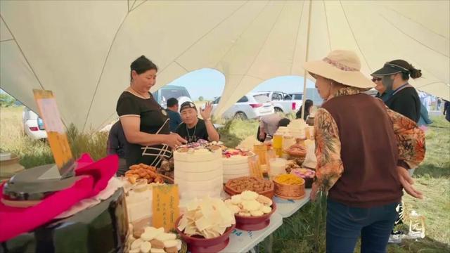 西拉沐沦河畔的石榴花