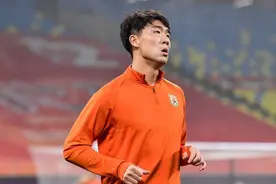 🙄山东球迷不满石柯表现 后者怒怼：我踢的比赛你别看！图片