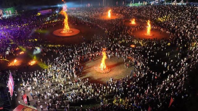 万人欢腾 星落人间 俄池格则星火狂欢