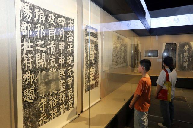 江苏苏州：摩崖石刻拓片联合展览举行