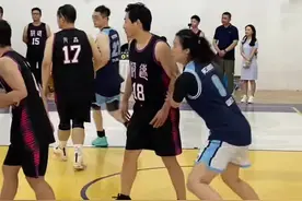 青春华章 | 太全面了！美女球员挡拆配合一枝独秀图片