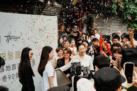 宽窄巷子再添打卡点 巴黎雅顾摄影工作室入驻成都荣耀全球旗舰店图片