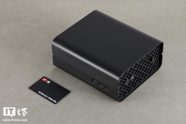 惠普 Z2 Mini G1a 迷你 AI 工作站图赏：横竖都能放，小巧又时尚