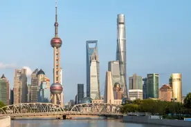 机构：上半年上海商业地产市场完成50笔大宗交易，七成交易总价低于10亿图片