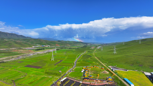 组图丨雨润抓喜秀龙：彩虹牧歌 绿野仙踪