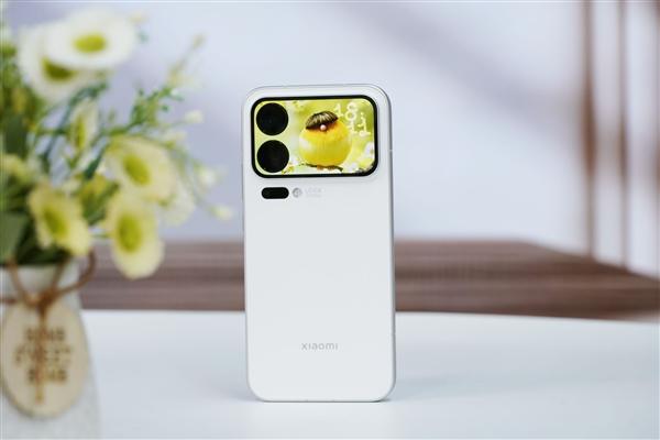 多一块屏对标iPhone 17 Pro Max！小米17 Pro Max图赏