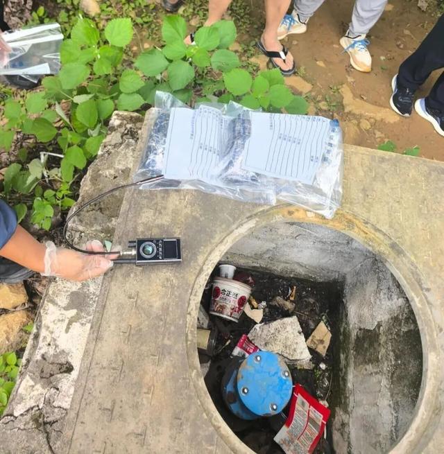 领奖现场，他们只能藏在“马赛克”背后